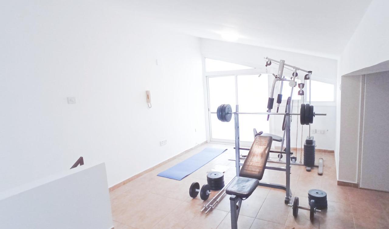 Luxury Private Rooms -Sea View, Netflix, Gym- 5 Min From Beach! - Private Room In Shared Apartment Lárnaka Kültér fotó