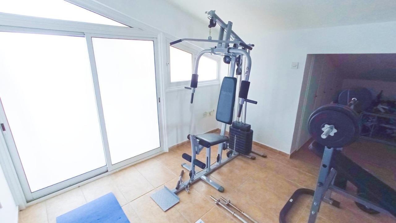 Luxury Private Rooms -Sea View, Netflix, Gym- 5 Min From Beach! - Private Room In Shared Apartment Lárnaka Kültér fotó